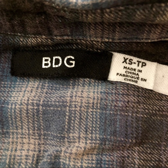 ❌SOLD❌ BDG Women’s Plaid Shirt - Picture 6 of 6